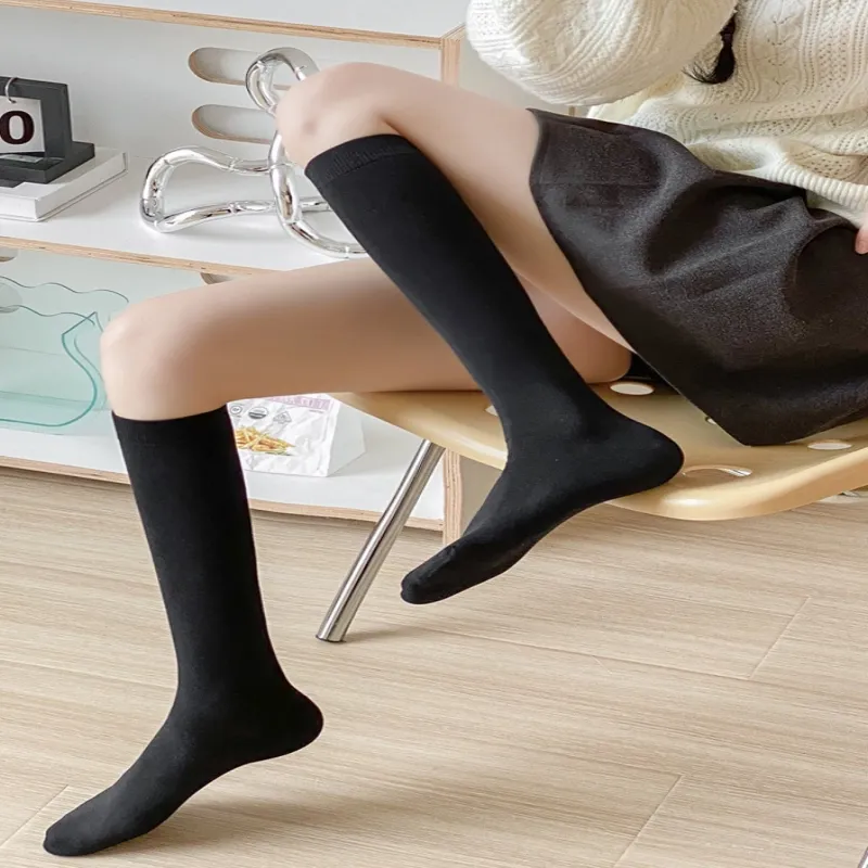 knee high socks detail